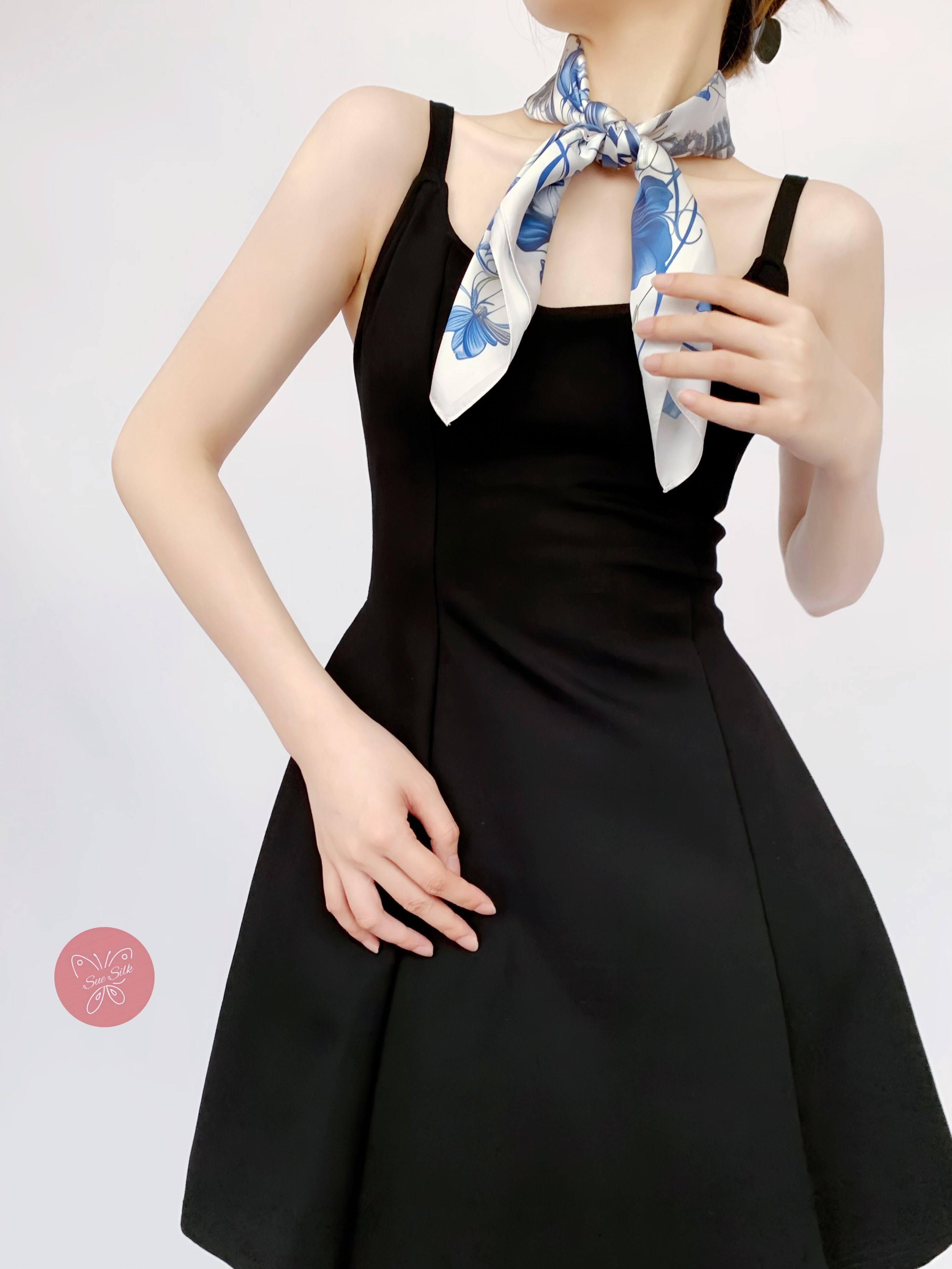 鮮やかな黄色、赤、黒のイラスト入りペイズリー柄シルクスカーフ - さまざまなサイズでカスタマイズ可能 - デザイナーステートメントアクセサリー