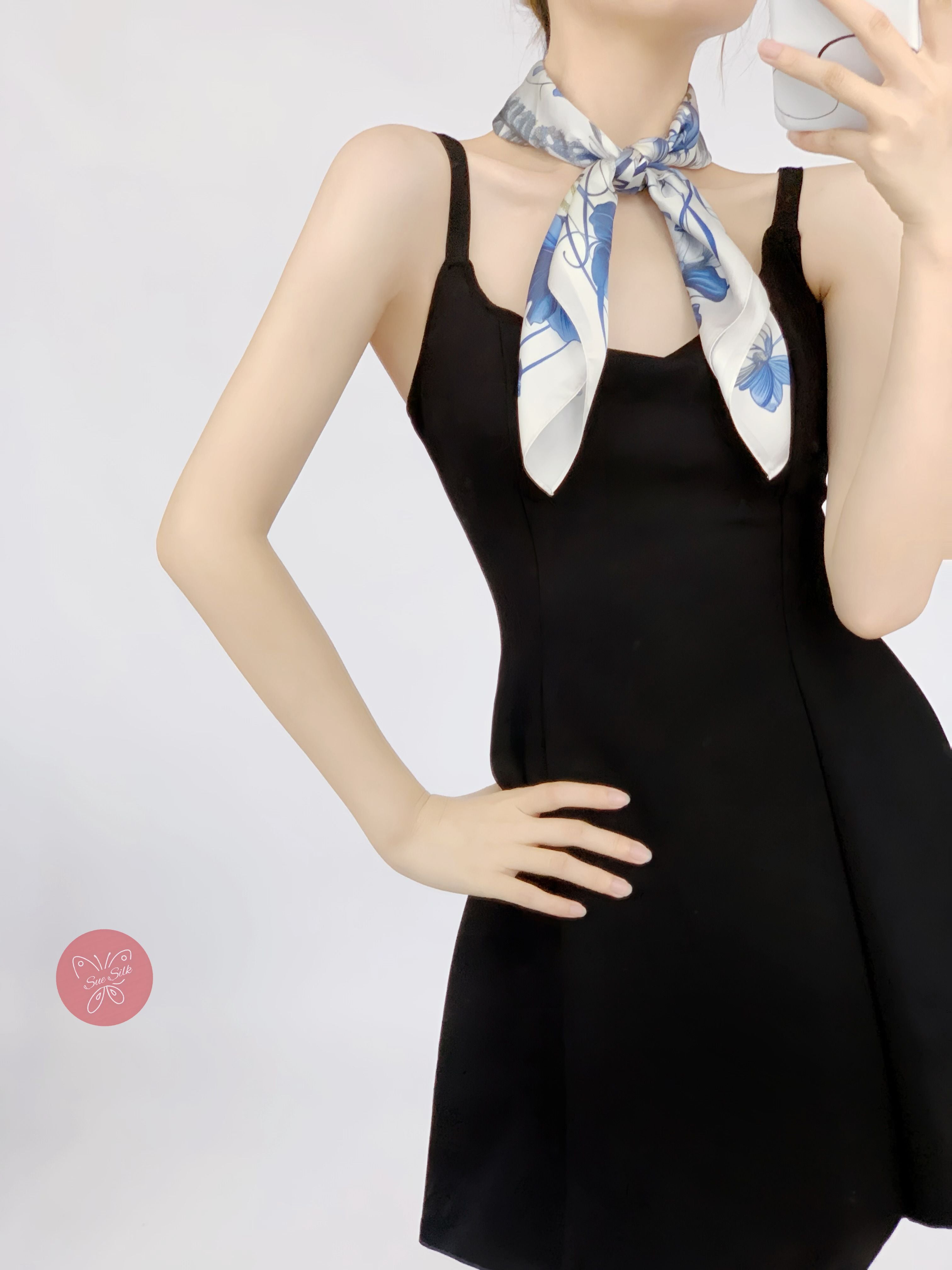 鮮やかな黄色、赤、黒のイラスト入りペイズリー柄シルクスカーフ - さまざまなサイズでカスタマイズ可能 - デザイナーステートメントアクセサリー