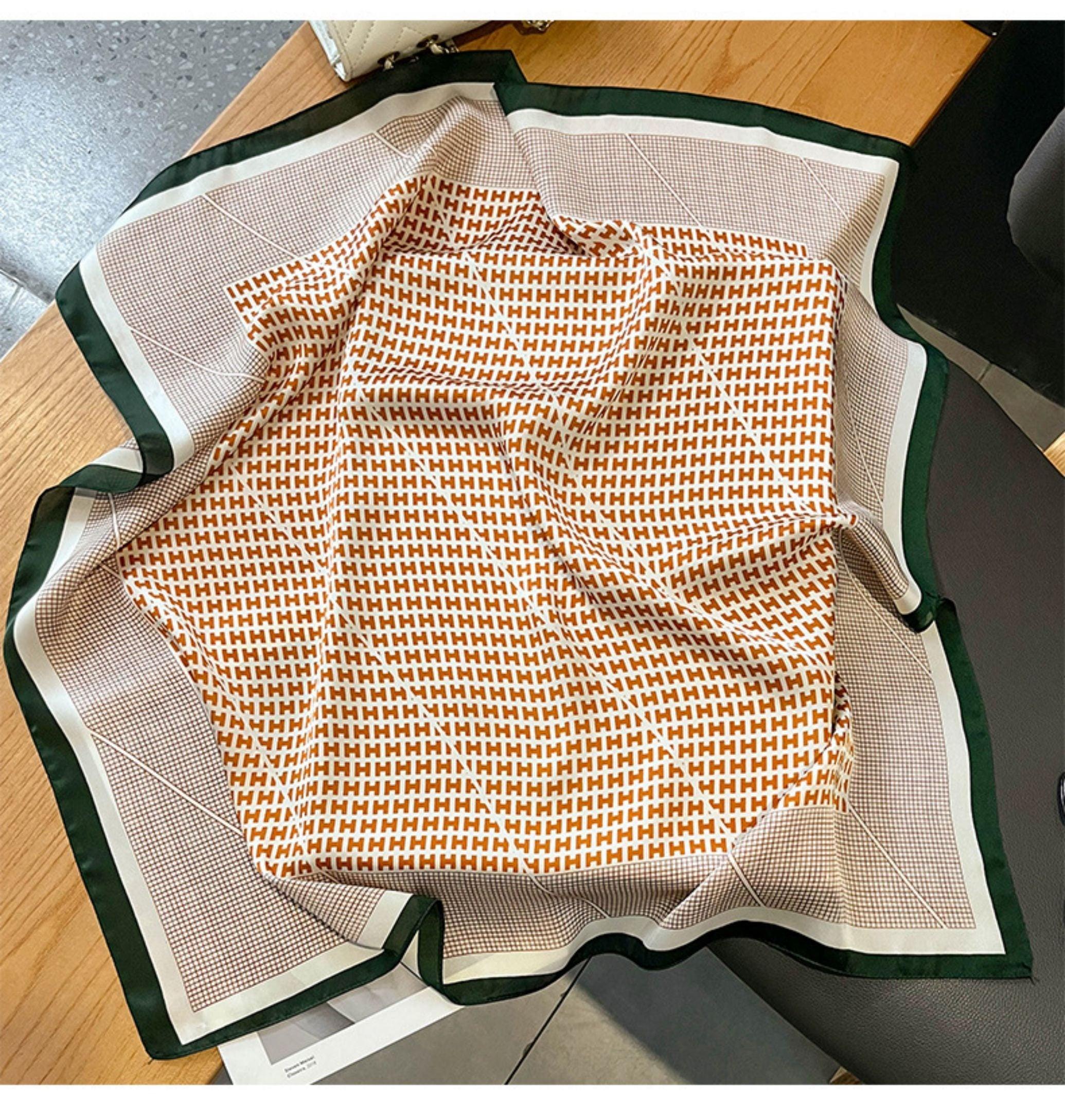 オレンジチェック柄 70cm 正方形スカーフ、シルクテクスチャースカーフ、日焼け止めシルクスカーフ、ネックスカーフ、サテンショール、ギフト