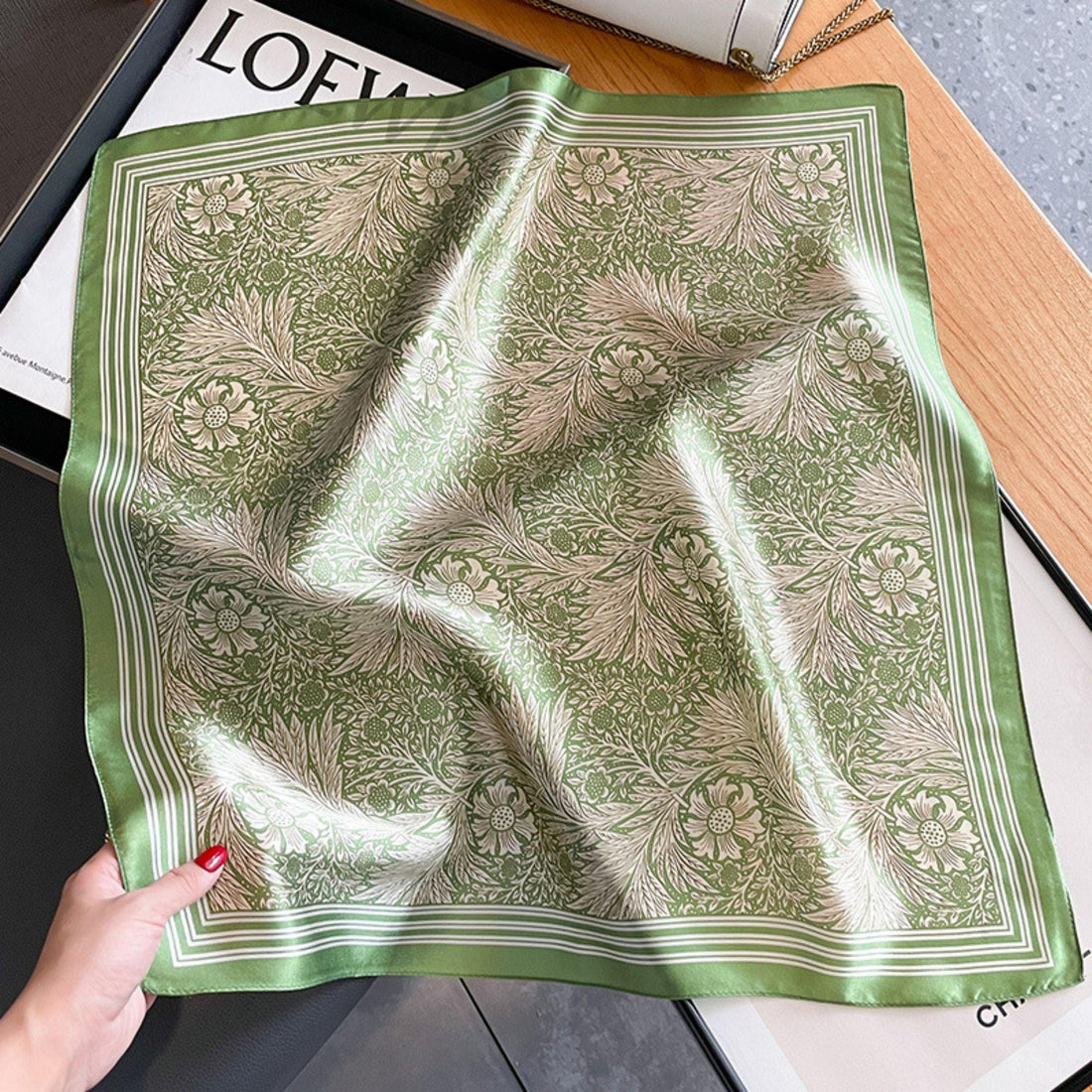 Grüner Blumen-Seidenschal/100 % Maulbeerseidenschal/Seidenkopfschal/Seidenhaarschal/Seidenhalstuch/Seidenbandana/Taschenaccessoire/Geschenk für Sie