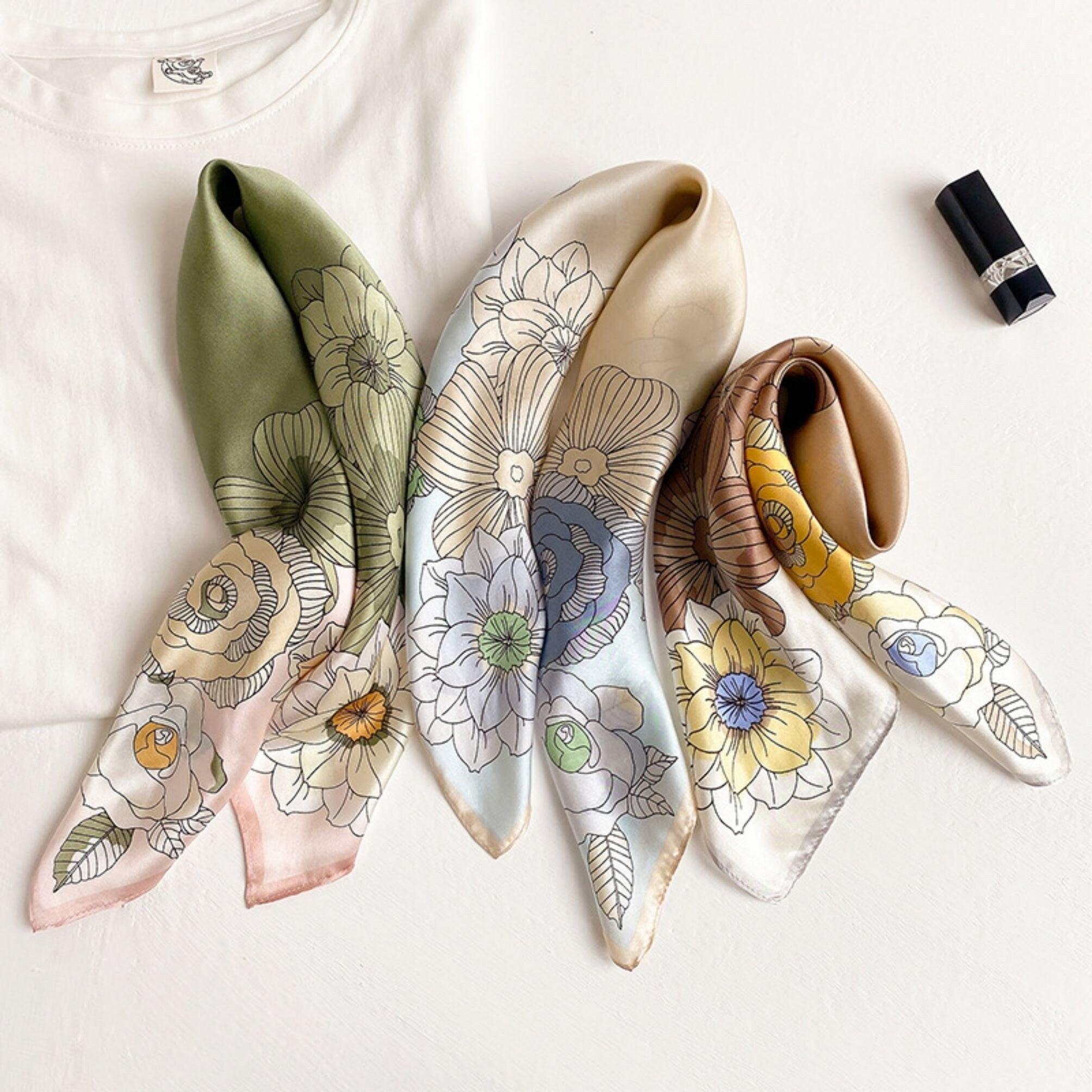 ライトカラーの花 100% 桑シルクスカーフ/シルクヘッドスカーフ/シルクヘアスカーフ/シルクネックスカーフ/母の日ギフト/バッグアクセサリー/彼女へのギフト