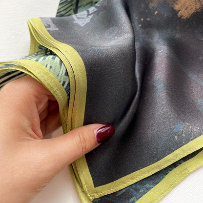 Karierter Graffiti-Schal aus 100 % Maulbeerseide/Kopftuch aus Seide/Haarschal aus Seide/Halstuch aus Seide/Muttertagsgeschenke/Taschenaccessoire/Geschenk für Sie