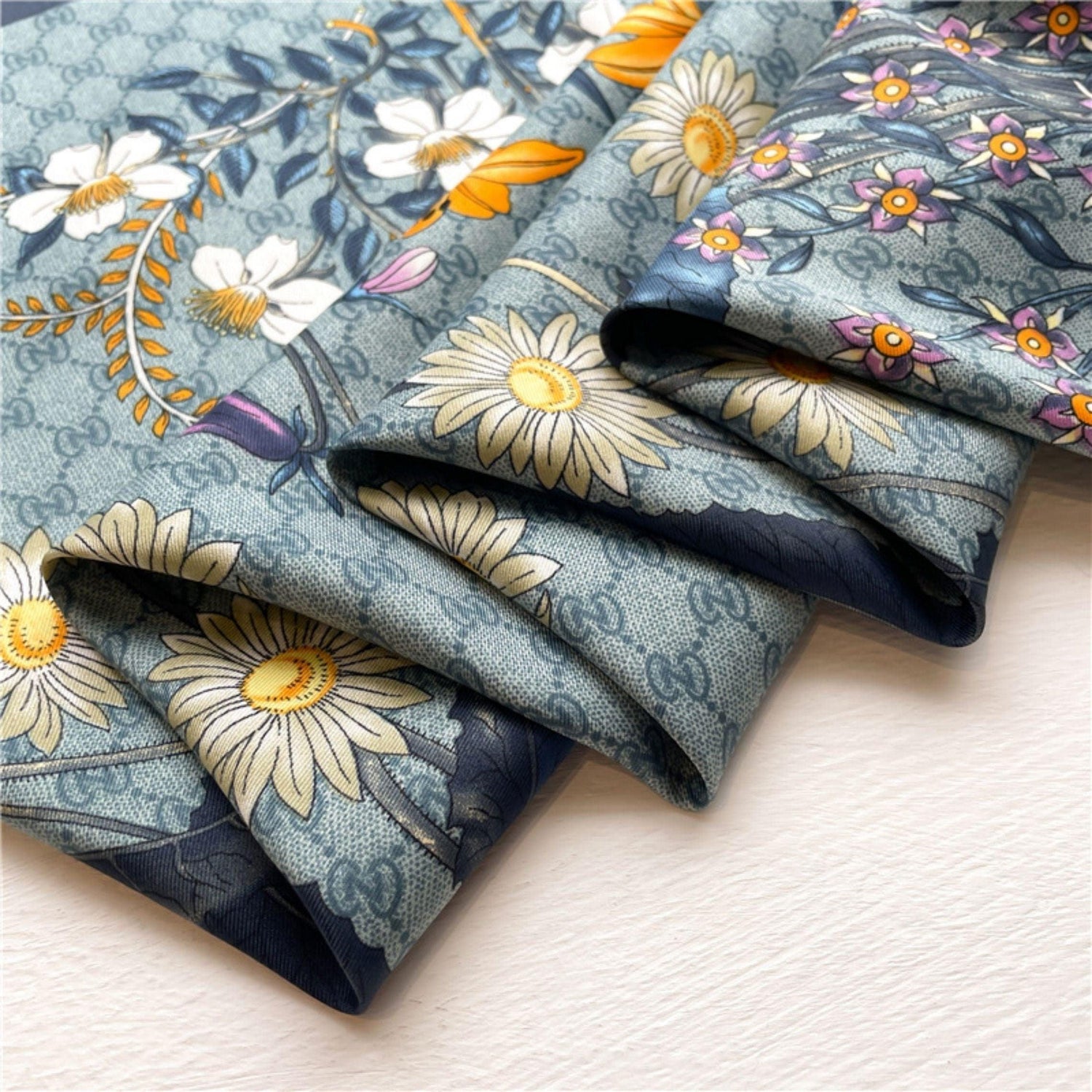 Daisy Pattern Chic Large Satin Scarf | 90x90cm Bandana | Twill Satin Shawl | Perfect Gift for Her, Mother&