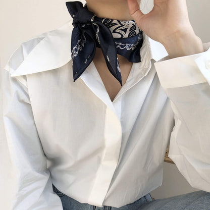 Marineblauer Boho Schal aus 100 % Maulbeerseide/Kopftuch aus Seide/Haarschal aus Seide/Halstuch aus Seide/Bandana aus Seide/Taschenaccessoire/Geschenk für Sie/Marineblau