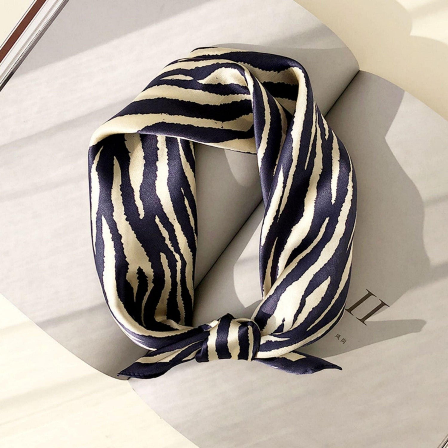 Zebrastreifen 100 % Maulbeerseidenschal/Seidenkopfschal/Seidenhaarschal/Seidenhalsschal/Muttertagsgeschenke/Taschenaccessoire/Geschenk für Sie