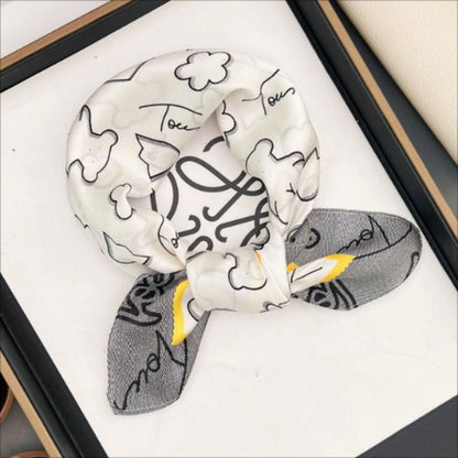 Love Cookie Bear 100 % Maulbeerseidenschal/Seidenkopfschal/Seidenhaarschal/Seidenhalsschal/Muttertagsgeschenke/Taschenaccessoire/Geschenk für Sie