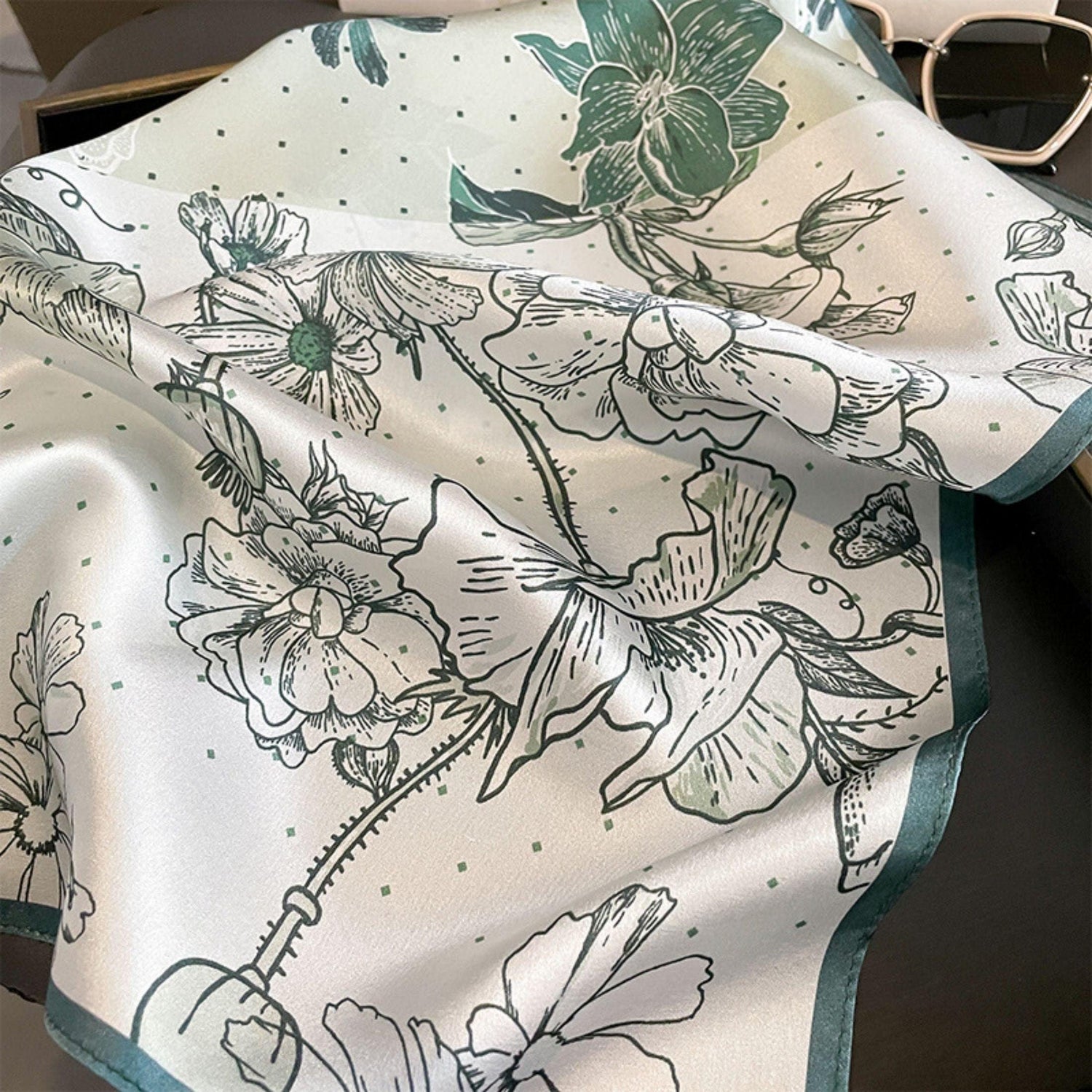 Hellgrüner Farbblock 100 % Maulbeerseidenschal/Seidenkopfschal/Seidenhaarschal/Seidenhalsschal/Taschenaccessoire/Geschenk für Sie