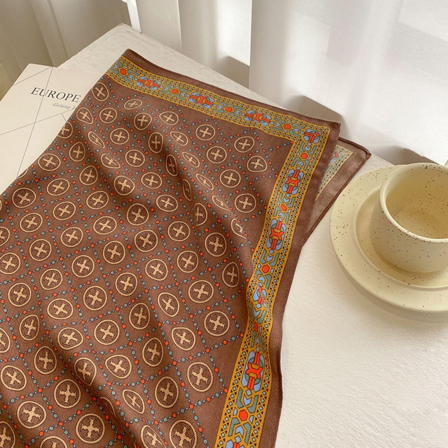 Eleganter quadratischer Schal in Kaffeefarbe/Schal mit Retro-Muster aus Baumwolle und Leinen/Kopftuch für Frauen/Perfektes Geschenk für Sie