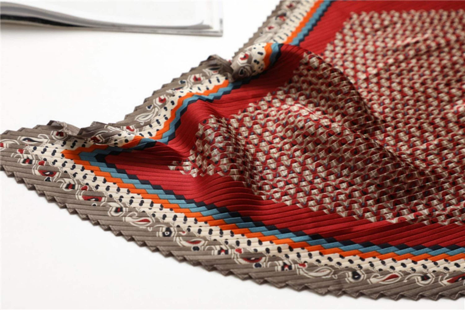 Faltenschals für Frauen/Diamantförmiger Schal/Seidenhaarschal/Bandana-Stirnband/Taschenaccessoire/Seidenkopfschal/Geschenke für Sie/Boho-Falten