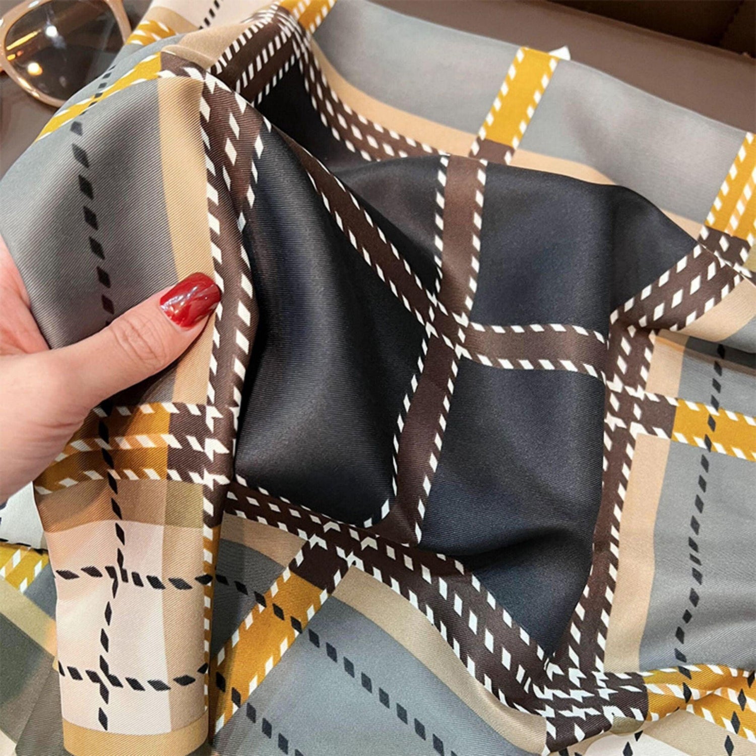 Großer karierter Seidenschal/Seidentwill-Satin/9090 cm/Seidenschal/Seidenbandana/Großer Satinschal/Geschenk für Sie/Chevron-Muster/Muttertagsgeschenke