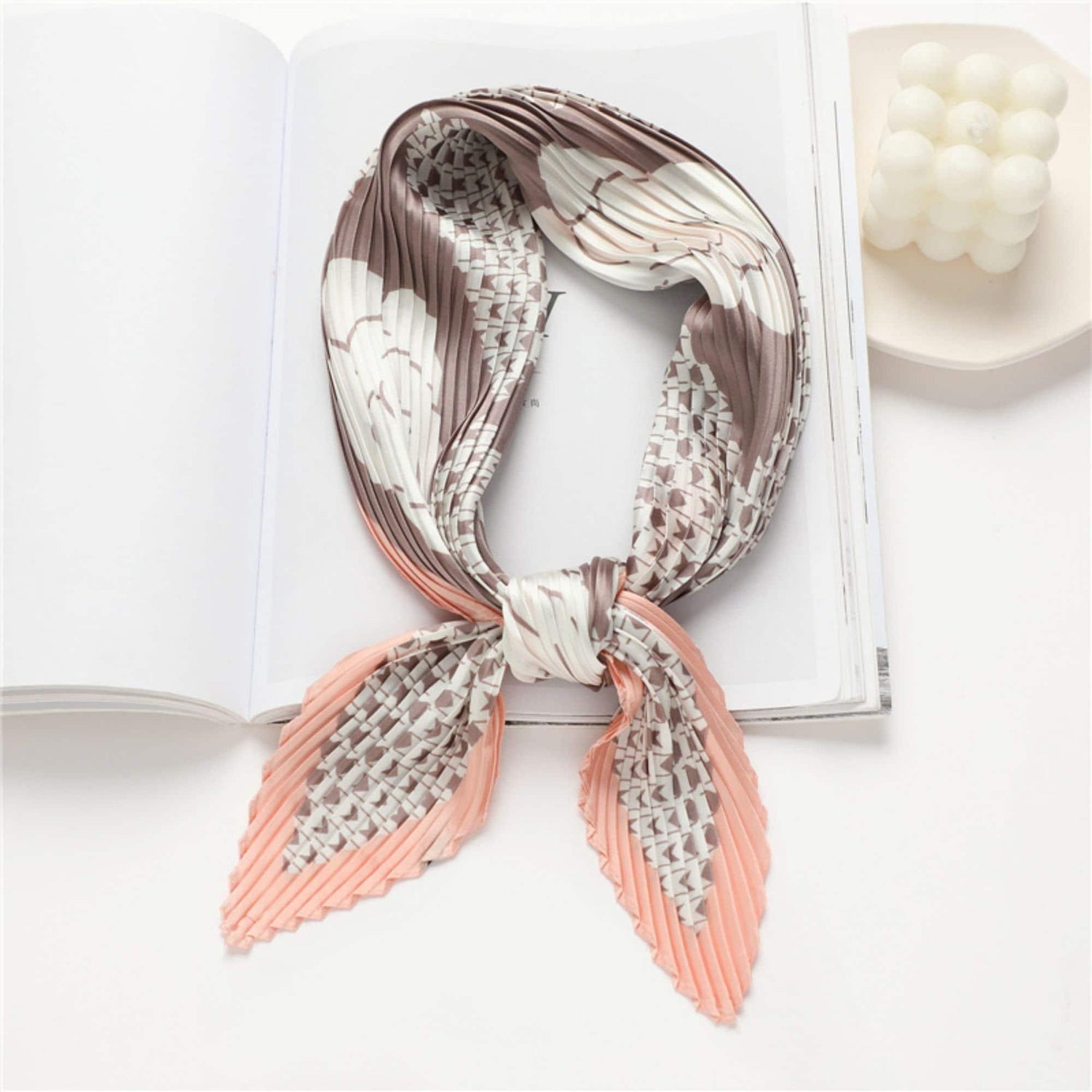 Faltenschals für Frauen/Diamantförmiger Schal/Seidenhaarschal/Bandana-Stirnband/Taschenaccessoire/Seidenkopfschal/Geschenke für Sie/Rosa Falten