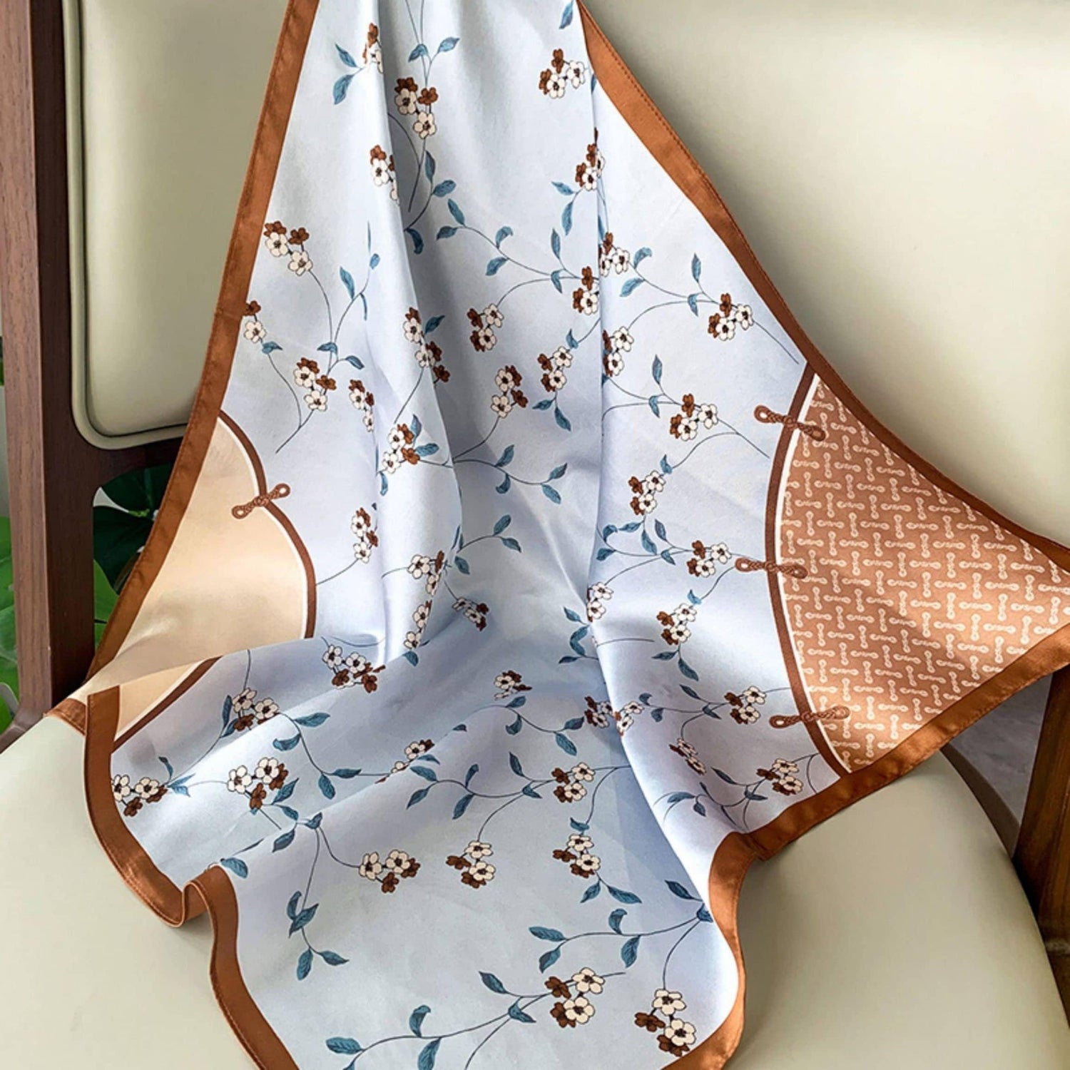 Eleganter Flora Schal aus 100 % Maulbeerseide/Kopftuch aus Seide/Haarschal aus Seide/Halstuch aus Seide/Muttertagsgeschenke/Taschenaccessoire/Geschenk für Sie