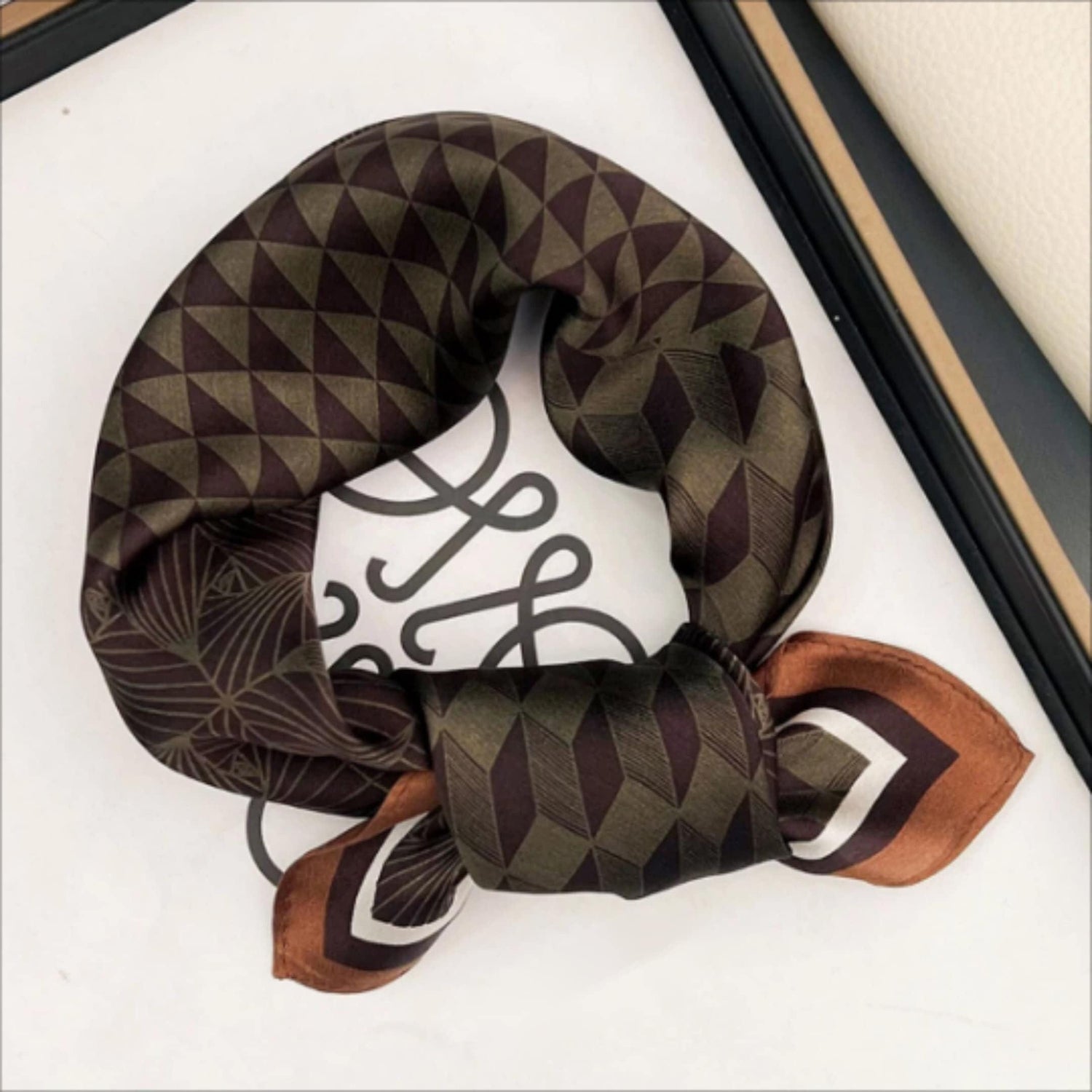 Schal mit Karomuster aus 100 % Maulbeerseide/Kopftuch aus Seide/Haarschal aus Seide/Halstuch aus Seide/Muttertagsgeschenke/Taschenaccessoire/Geschenk für Sie