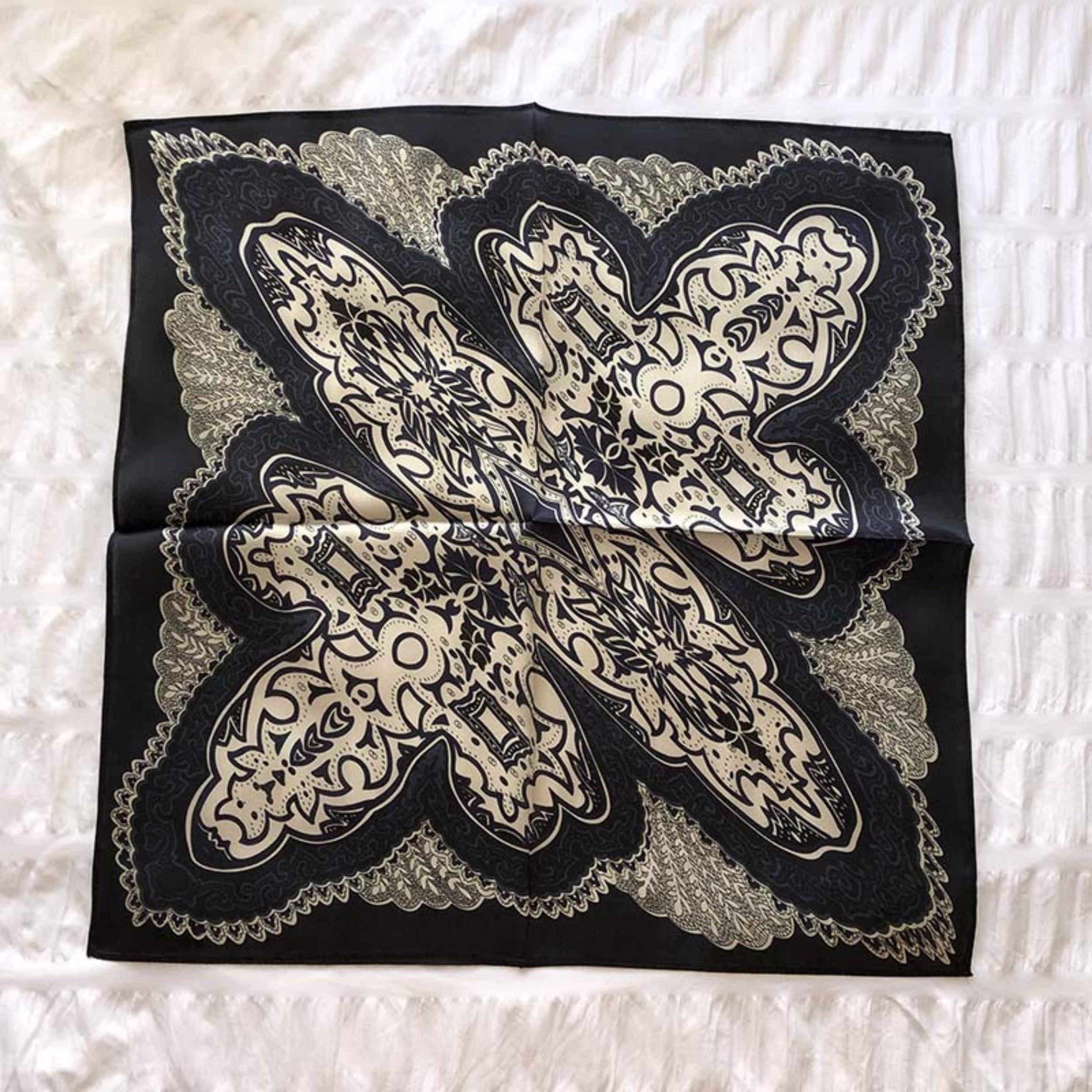 Marineblauer Boho Schal aus 100 % Maulbeerseide/Kopftuch aus Seide/Haarschal aus Seide/Halstuch aus Seide/Bandana aus Seide/Taschenaccessoire/Geschenk für Sie/Marineblau