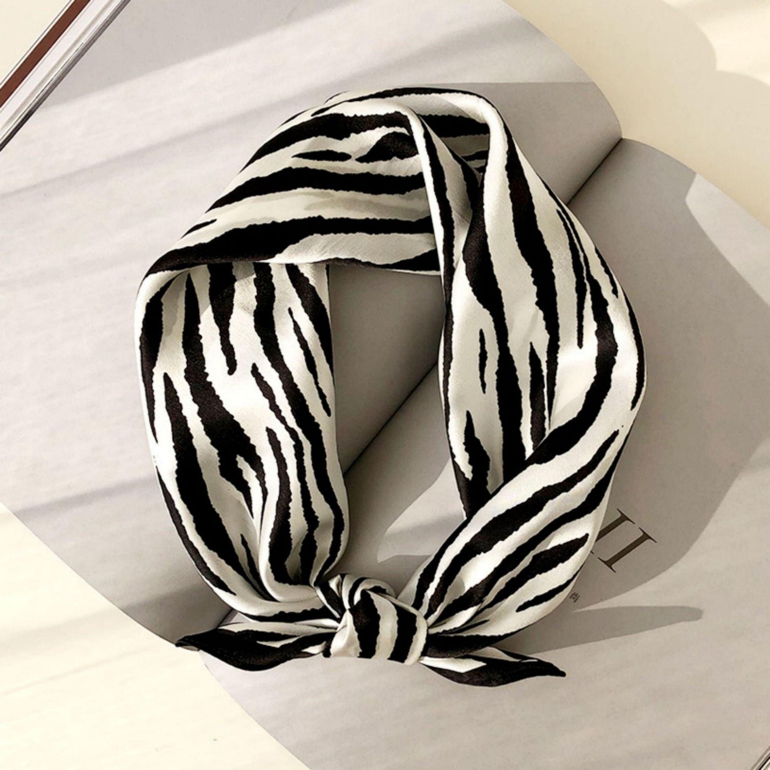 Zebrastreifen 100 % Maulbeerseidenschal/Seidenkopfschal/Seidenhaarschal/Seidenhalsschal/Muttertagsgeschenke/Taschenaccessoire/Geschenk für Sie