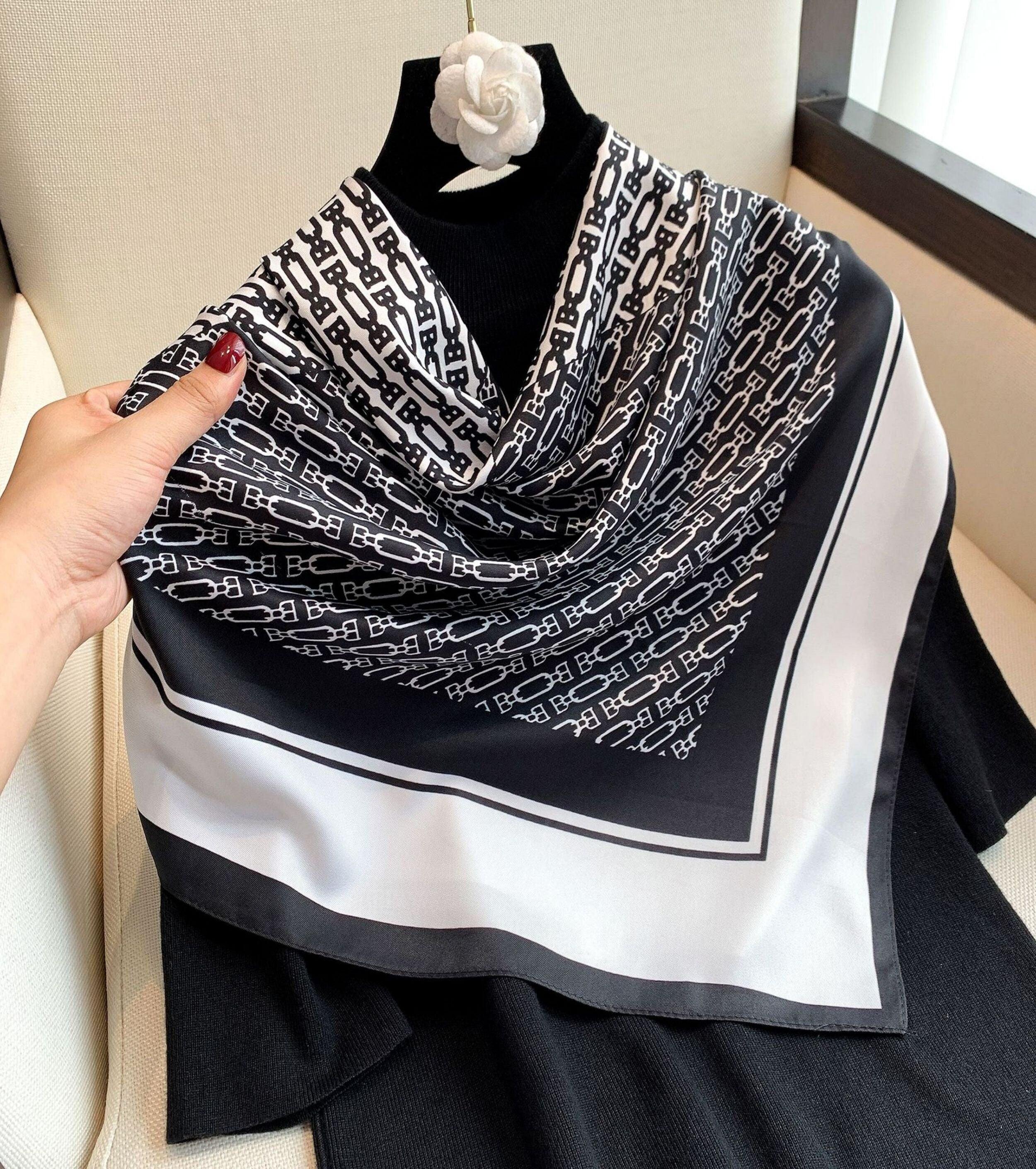 Blauer großer Seidenschal/Seidentwill-Satin/9090 cm/Seidenschal/Seidenbandana/Großer Satinschal/Geschenk für Sie/Muttertagsgeschenke