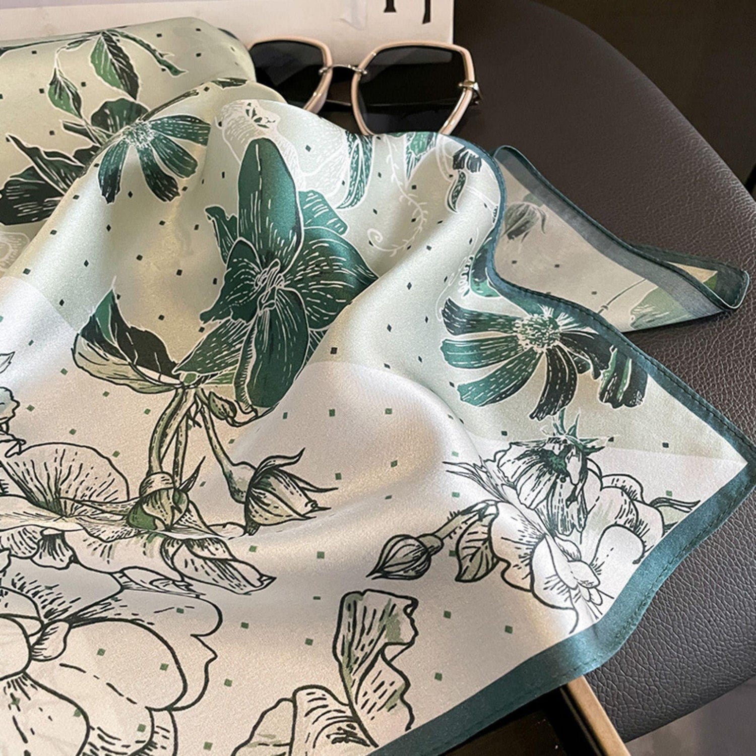 Hellgrüner Farbblock 100 % Maulbeerseidenschal/Seidenkopfschal/Seidenhaarschal/Seidenhalsschal/Taschenaccessoire/Geschenk für Sie