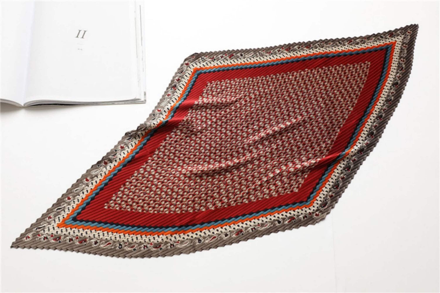 Faltenschals für Frauen/Diamantförmiger Schal/Seidenhaarschal/Bandana-Stirnband/Taschenaccessoire/Seidenkopfschal/Geschenke für Sie/Boho-Falten