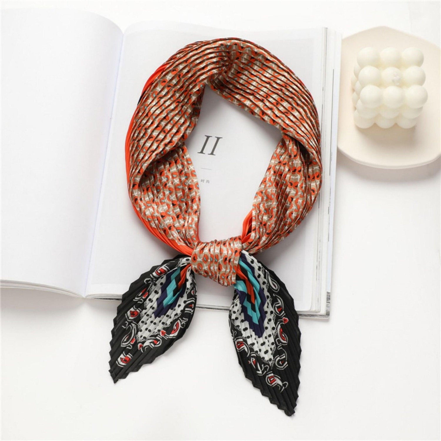 Faltenschals für Frauen/Diamantförmiger Schal/Seidenhaarschal/Bandana-Stirnband/Taschenaccessoire/Seidenkopfschal/Geschenke für Sie/Boho-Falten