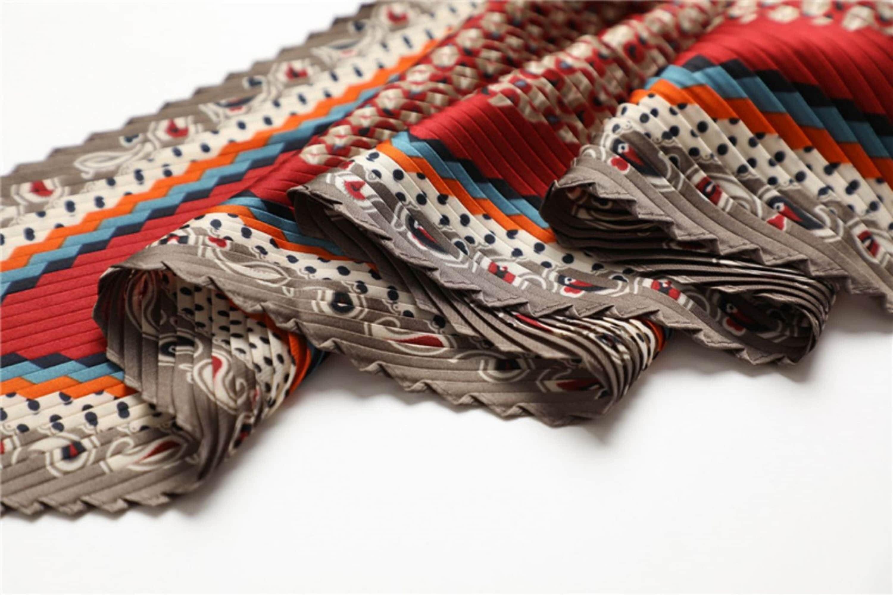 Faltenschals für Frauen/Diamantförmiger Schal/Seidenhaarschal/Bandana-Stirnband/Taschenaccessoire/Seidenkopfschal/Geschenke für Sie/Boho-Falten