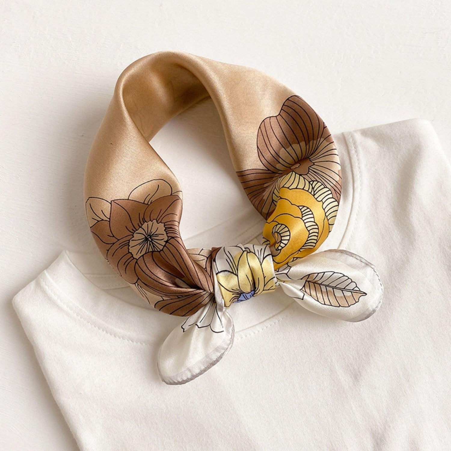 ライトカラーの花 100% 桑シルクスカーフ/シルクヘッドスカーフ/シルクヘアスカーフ/シルクネックスカーフ/母の日ギフト/バッグアクセサリー/彼女へのギフト