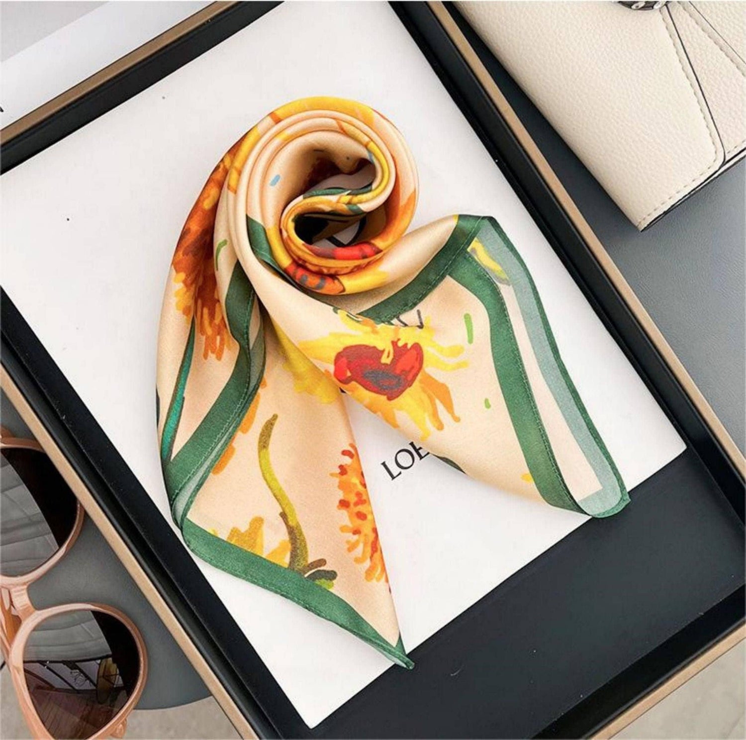 Schal aus 100 % Maulbeerseide/Kopftuch aus Seide/Haarschal aus Seide/Halstuch aus Seide/Muttertagsgeschenke/Taschenaccessoire/Geschenk für Sie/Sonnenblumenmuster